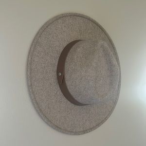 Beautiful hat. Never worn